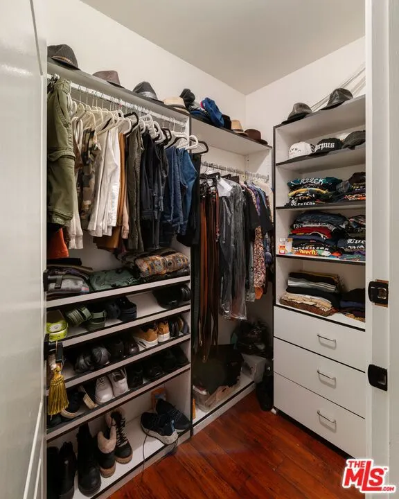 353 S Reeves Drive 202, Beverly Hills, California 90212 home-pic-7